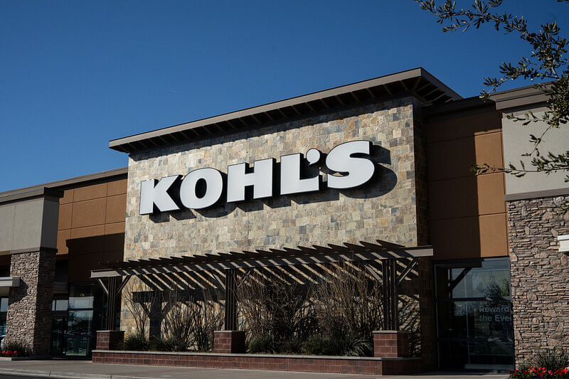 A Kohl's store with the signage at the center of a rectangular facade